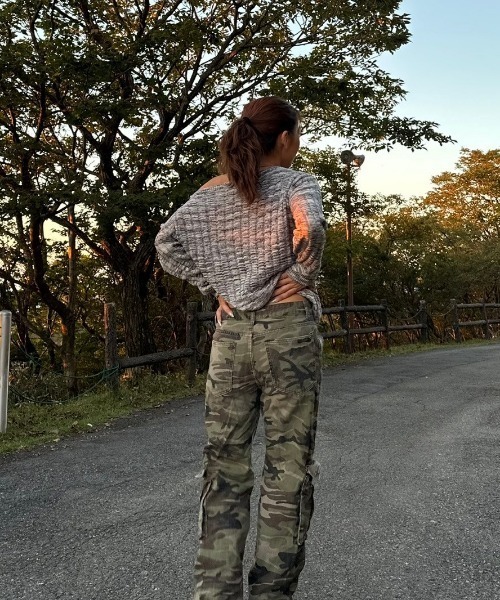 INTER FACTORY(インターファクトリー)の「FUKA - ワンオフショルニット made in INTER FACTORY(ニット/セーター・レディース・ブラック×ホワイト/ブラウン・FREE)」の18枚目の写真