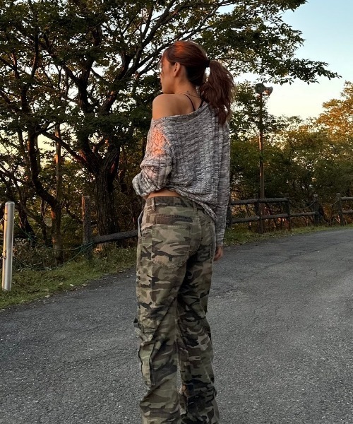 INTER FACTORY(インターファクトリー)の「FUKA - ワンオフショルニット made in INTER FACTORY(ニット/セーター・レディース・ブラック×ホワイト/ブラウン・FREE)」の11枚目の写真