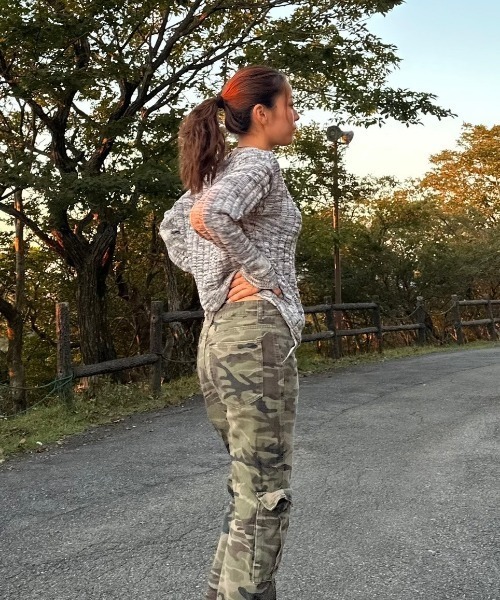 INTER FACTORY(インターファクトリー)の「FUKA - ワンオフショルニット made in INTER FACTORY(ニット/セーター・レディース・ブラック×ホワイト/ブラウン・FREE)」の13枚目の写真