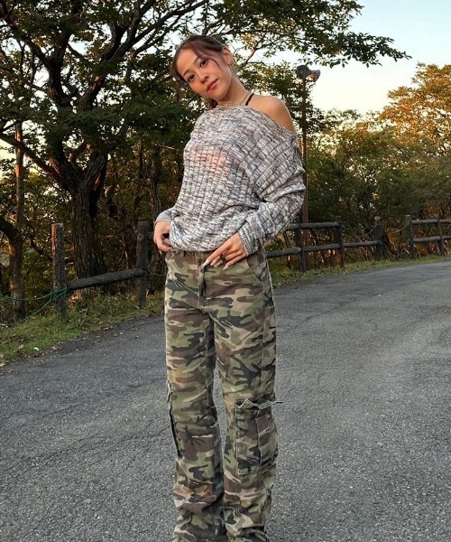 INTER FACTORY(インターファクトリー)の「FUKA - ワンオフショルニット made in INTER FACTORY(ニット/セーター・レディース・ブラック×ホワイト/ブラウン・FREE)」の16枚目の写真