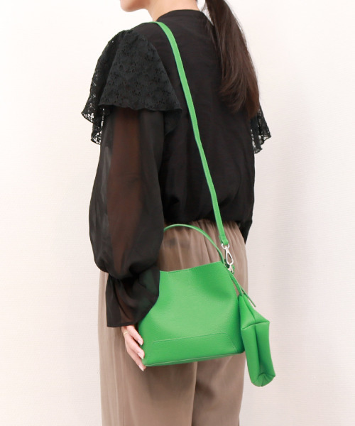 cache cache（カシュ カシュ）の「カシュカシュ cachecache / シボ合皮ミニバゲットバッグ（ショルダーバッグ・レディース・ブラック/シルバー/グリーン/ベージュ系その他・FREE）」の9枚目の写真