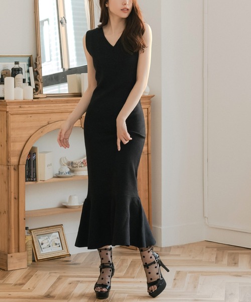 Julia Boutique（ジュリアブティック）の「選べるミディアム丈・ロング丈 Vネック ノースリーブ マーメイドニットワンピース（ワンピース・レディース・ブラック系1/グレー系1/ワイン系1/アイボリー系1/グレー系2/アイボリー系2/ブラック系2/ワイン系2・ONE）」の3枚目の写真