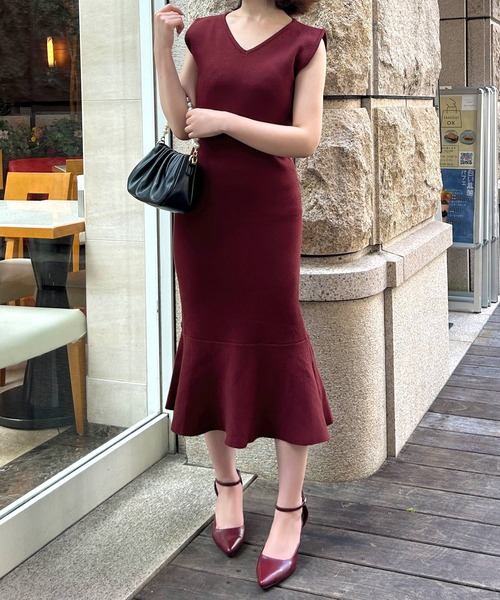 Julia Boutique（ジュリアブティック）の「選べるミディアム丈・ロング丈 Vネック ノースリーブ マーメイドニットワンピース（ワンピース・レディース・ブラック系1/グレー系1/ワイン系1/アイボリー系1/グレー系2/アイボリー系2/ブラック系2/ワイン系2・ONE）」の7枚目の写真
