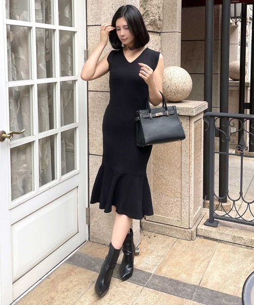 Julia Boutique（ジュリアブティック）の「選べるミディアム丈・ロング丈 Vネック ノースリーブ マーメイドニットワンピース（ワンピース・レディース・ブラック系1/グレー系1/ワイン系1/アイボリー系1/グレー系2/アイボリー系2/ブラック系2/ワイン系2・ONE）」の9枚目の写真