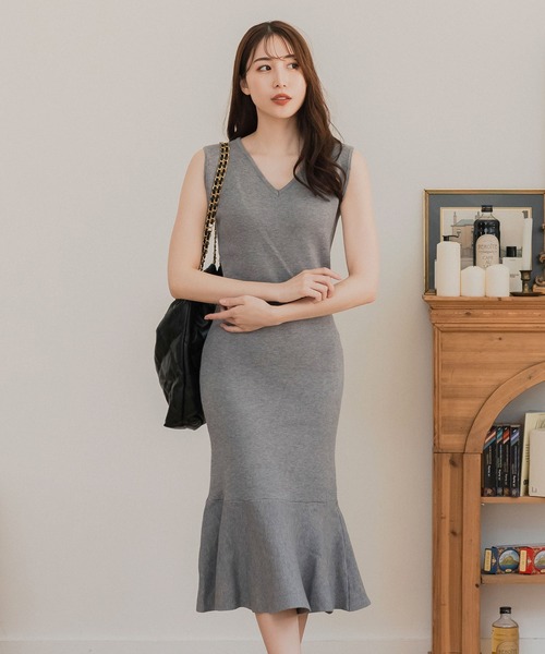 Julia Boutique（ジュリアブティック）の「選べるミディアム丈・ロング丈 Vネック ノースリーブ マーメイドニットワンピース（ワンピース・レディース・ブラック系1/グレー系1/ワイン系1/アイボリー系1/グレー系2/アイボリー系2/ブラック系2/ワイン系2・ONE）」の21枚目の写真