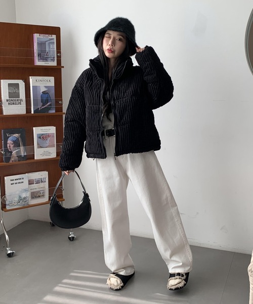 ARCADE(アーケード)の「コーデュロイ 中綿入り ダウン風ジャケット/オーバーサイズ ショート丈 -ARCADE Limited Line-(ダウンジャケット/コート・レディース・ブラウン/ピンク/ブルー/アイボリー/ブラック・S/M/L)」の15枚目の写真