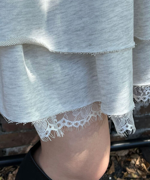 CIAOPANIC（チャオパニック）の「スウェットレースティアードミニスカート（スカート・レディース・アイボリー/チャコールグレー/グレー・ONE SIZE）」の5枚目の写真