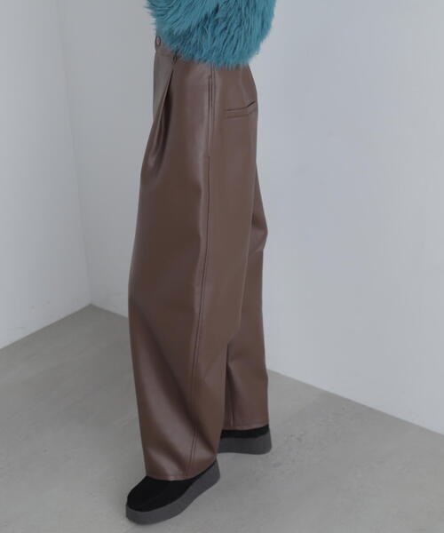 FREE'S MART（フリーズマート）の「◆合皮タックカーヴィーパンツ（その他パンツ・レディース・ブラウン/ブラック・SMALL/MEDIUM）」の22枚目の写真