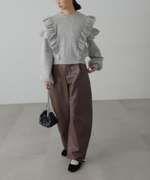 FREE'S MART（フリーズマート）の「◆合皮タックカーヴィーパンツ（その他パンツ・レディース・ブラウン/ブラック・SMALL/MEDIUM）」の4枚目の写真