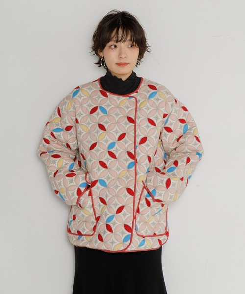 AMERICAN RAG CIE（アメリカンラグシー）の「LEIN キルトジャケット（ノーカラージャケット・レディース・ブラウン/サーモンピンク・FREE）」の2枚目の写真