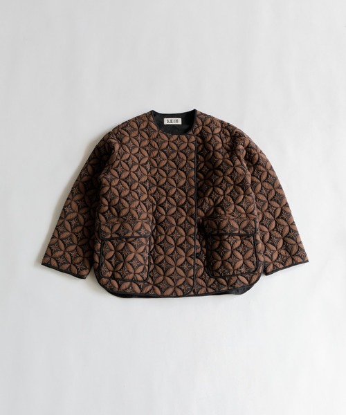 AMERICAN RAG CIE（アメリカンラグシー）の「LEIN キルトジャケット（ノーカラージャケット・レディース・ブラウン/サーモンピンク・FREE）」の20枚目の写真