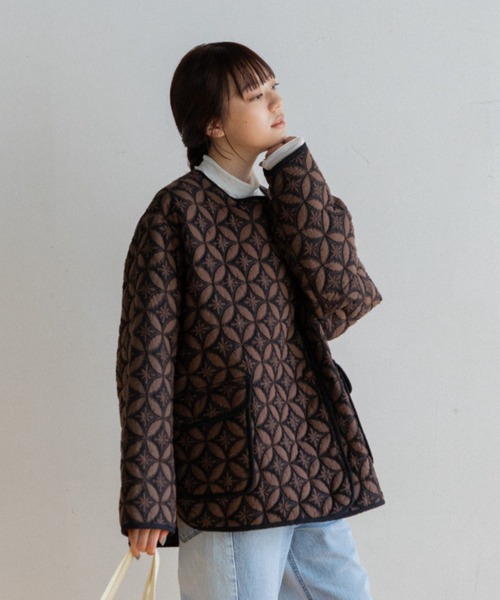 AMERICAN RAG CIE（アメリカンラグシー）の「LEIN キルトジャケット（ノーカラージャケット・レディース・ブラウン/サーモンピンク・FREE）」の3枚目の写真