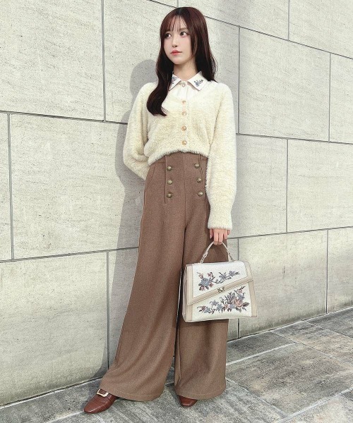 an another angelus（アンアナザーアンジェラス）の「エンブレム釦フェザーニットカーディガン/ananotherangelus（カーディガン/ボレロ・レディース・ダークグレー/アイボリー/ピンク系その他・FREE）」の4枚目の写真