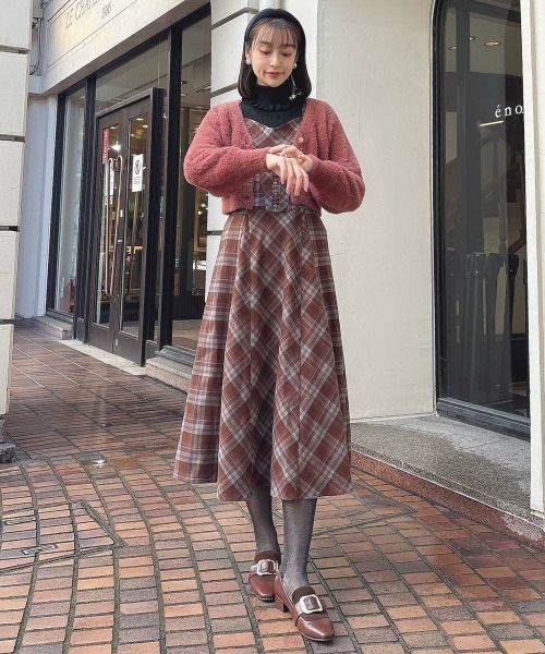 an another angelus（アンアナザーアンジェラス）の「エンブレム釦フェザーニットカーディガン/ananotherangelus（カーディガン/ボレロ・レディース・ダークグレー/アイボリー/ピンク系その他・FREE）」の6枚目の写真