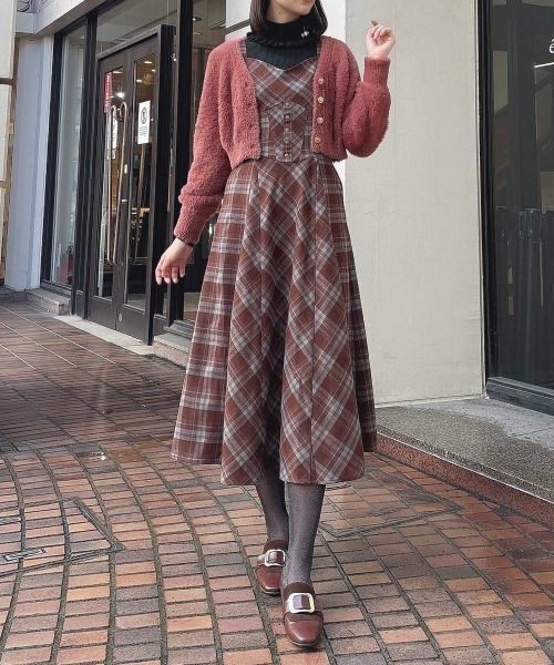 an another angelus（アンアナザーアンジェラス）の「エンブレム釦フェザーニットカーディガン/ananotherangelus（カーディガン/ボレロ・レディース・ダークグレー/アイボリー/ピンク系その他・FREE）」の7枚目の写真