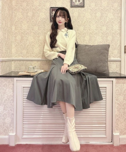 an another angelus（アンアナザーアンジェラス）の「リボンローズ刺繍フェザーニットプルオーバー/ananotherangelus（ニット/セーター・レディース・グレー×ピンク/アイボリー・FREE）」の6枚目の写真