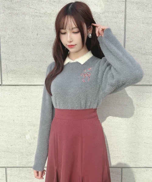 an another angelus（アンアナザーアンジェラス）の「リボンローズ刺繍フェザーニットプルオーバー/ananotherangelus（ニット/セーター・レディース・グレー×ピンク/アイボリー・FREE）」の5枚目の写真