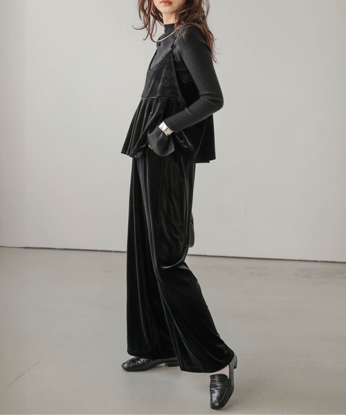 AMELY（エミリー）の「ベロアキャミソール＆ワイドパンツ セットアップ（セットアップ・レディース・ネイビー/ブラウン/ブラック・フリー）」の22枚目の写真