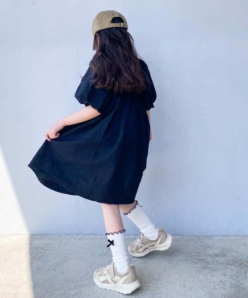 TARKER（ターカー）の「バルーン袖ワンピース（ワンピース・キッズ・ブラック/オレンジ・90/100/110/120/130/140/150）」の18枚目の写真