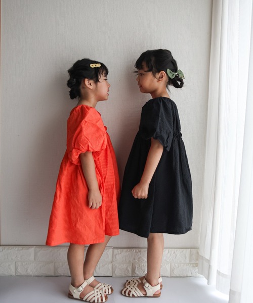 TARKER（ターカー）の「バルーン袖ワンピース（ワンピース・キッズ・ブラック/オレンジ・90/100/110/120/130/140/150）」の13枚目の写真