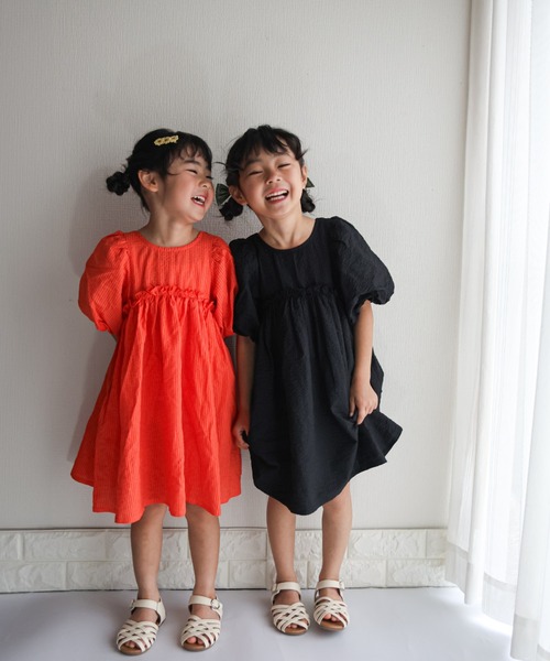 TARKER（ターカー）の「バルーン袖ワンピース（ワンピース・キッズ・ブラック/オレンジ・90/100/110/120/130/140/150）」の14枚目の写真
