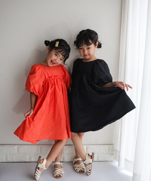TARKER（ターカー）の「バルーン袖ワンピース（ワンピース・キッズ・ブラック/オレンジ・90/100/110/120/130/140/150）」の16枚目の写真