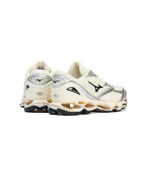 MIZUNO(ミズノ )の「MIZUNO WAVE PROPHECY LS(ミズノ ウエーブプロフェシーLS)(スニーカー・メンズ・ホワイト系・28.5cm/29cm/25.5cm/26cm/26.5cm/27cm/27.5cm/28cm/24.5cm/25cm/23cm/23.5cm/24cm/30cm)」の8枚目の写真