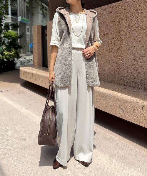 RIVE DROITE(リヴドロワ)の「【全骨格着やせ】2wayテレコTシャツ(Tシャツ/カットソー・レディース・グレー/ブラック/ライトベージュ/ブラウン/オフホワイト・FREE)」の10枚目の写真