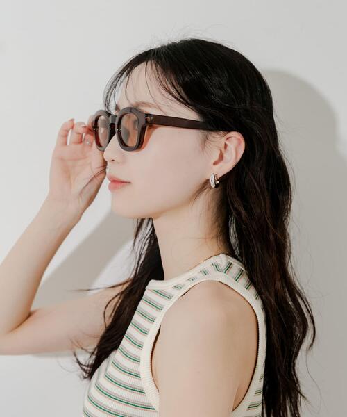 SMELLY（スメリー）の「ワイドフレームサングラス（メガネ・レディース・ブラウン/ブラック/ベージュ・-）」の16枚目の写真