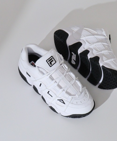 FILA(フィラ)の「FILA BARRICADE XT97/バリケードXT97 バスケットボールシューズ 厚底スニーカー(スニーカー・レディース・ブラック/ホワイト・26/25/24.5/24/23.5/27/23)」の2枚目の写真