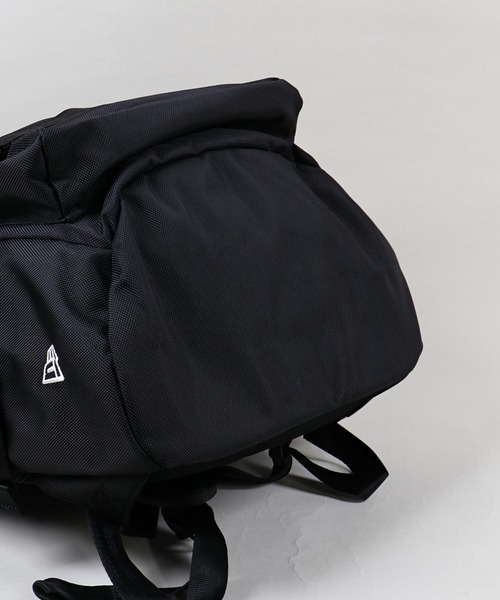 NEW ERA(ニューエラ)の「【NEWERA/ニューエラ】35L大容量バックパック/通学 部活 通勤 旅行/クロスベルト付きリュック(バックパック/リュック・メンズ・ブラック・ONESIZE)」の11枚目の写真