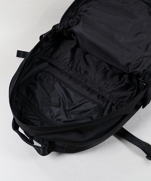 NEW ERA(ニューエラ)の「【NEWERA/ニューエラ】35L大容量バックパック/通学 部活 通勤 旅行/クロスベルト付きリュック(バックパック/リュック・メンズ・ブラック・ONESIZE)」の12枚目の写真
