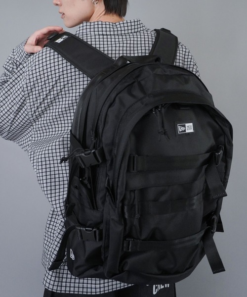 NEW ERA(ニューエラ)の「【NEWERA/ニューエラ】35L大容量バックパック/通学 部活 通勤 旅行/クロスベルト付きリュック(バックパック/リュック・メンズ・ブラック・ONESIZE)」の3枚目の写真
