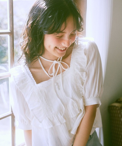 earth music&ecology（アースミュージックアンドエコロジー）の「パフスリーブコットンフリルブラウス（シャツ/ブラウス・レディース・オフホワイト/サックスブルー/ブラック・FREE）」の11枚目の写真