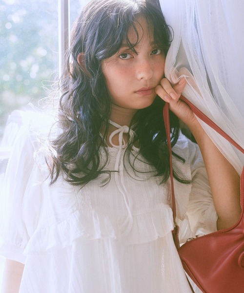 earth music&ecology（アースミュージックアンドエコロジー）の「パフスリーブコットンフリルブラウス（シャツ/ブラウス・レディース・オフホワイト/サックスブルー/ブラック・FREE）」の12枚目の写真