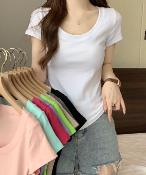 2ly2(トゥーリートゥー)の「選べる豊富なカラー!シンプル&ベーシックTシャツ(Tシャツ/カットソー・レディース・ホワイト/ライトブルー/ブラック/ダークグリーン/ベージュ/パープル/ネイビー/ブラウン/グレー/カーキ/ピンク/ライム/イエロー/グリーン/ダークグレー/ミント/ボルドー/モカ/グレー系その他/ピンク系その他/ライトピンク/ライトベージュ/テラコッタ・FREE)」の2枚目の写真