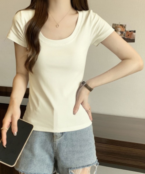 2ly2(トゥーリートゥー)の「選べる豊富なカラー!シンプル&ベーシックTシャツ(Tシャツ/カットソー・レディース・ホワイト/ライトブルー/ブラック/ダークグリーン/ベージュ/パープル/ネイビー/ブラウン/グレー/カーキ/ピンク/ライム/イエロー/グリーン/ダークグレー/ミント/ボルドー/モカ/グレー系その他/ピンク系その他/ライトピンク/ライトベージュ/テラコッタ・FREE)」の10枚目の写真