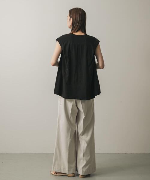 SENSE OF PLACE by URBAN RESEARCH(センスオブプレイスバイアーバンリサーチ)の「ショルダータックフレアカットトップ(Tシャツ/カットソー・レディース・グリーン/ブラック/オフホワイト・ONE)」の16枚目の写真