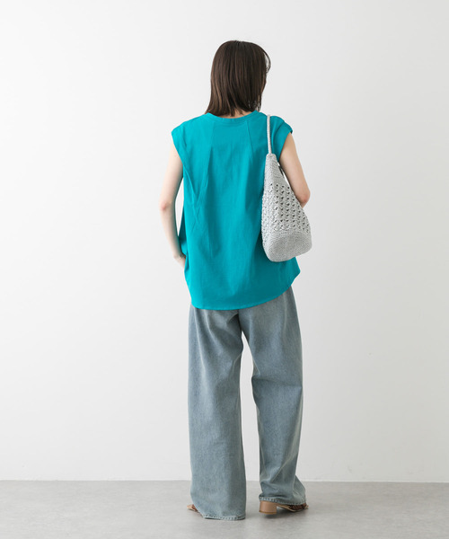 SENSE OF PLACE by URBAN RESEARCH(センスオブプレイスバイアーバンリサーチ)の「ショルダータックフレアカットトップ(Tシャツ/カットソー・レディース・グリーン/ブラック/オフホワイト・ONE)」の5枚目の写真