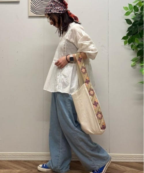 Right-on（ライトオン）の「【HONEYSUCKLE ROSE】レースプルオーバーブラウス（シャツ/ブラウス・レディース・グリーン/レッド/オフホワイト・M/L）」の4枚目の写真