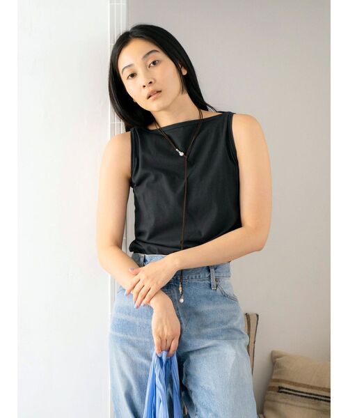 Ungrid(アングリッド)の「ショルダータックボックスシルエットタンクトップ(タンクトップ・レディース・その他1/ブラック/オフホワイト・FREE)」の4枚目の写真