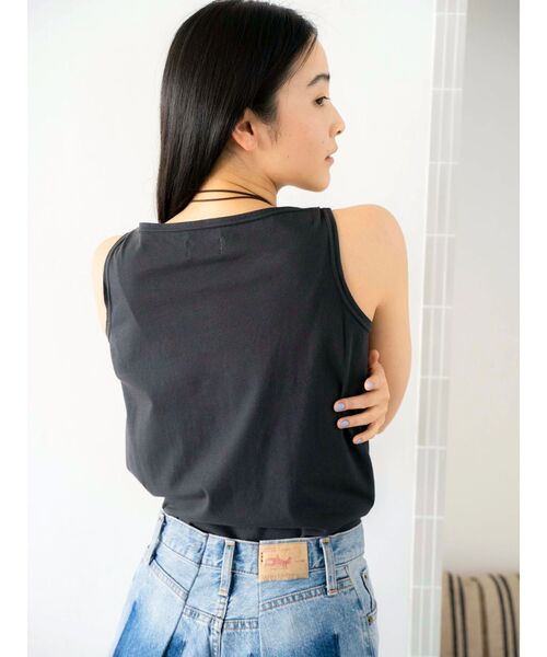 Ungrid(アングリッド)の「ショルダータックボックスシルエットタンクトップ(タンクトップ・レディース・その他1/ブラック/オフホワイト・FREE)」の5枚目の写真