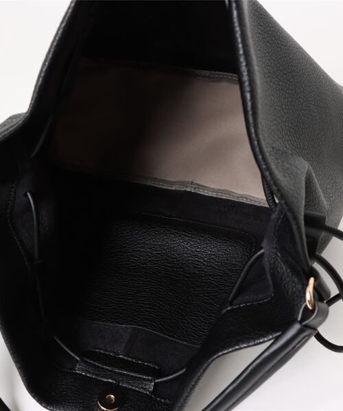 m.f.editorial(エムエフエディトリアル)の「【天巾着マグネット付き】スカーフ付き ワンショルダーバッグ(ショルダーバッグ・レディース・ベージュ/ブラック・FREE)」の5枚目の写真