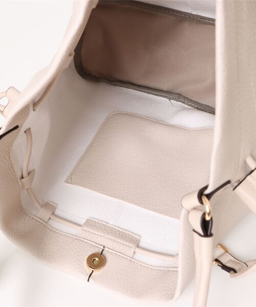 m.f.editorial(エムエフエディトリアル)の「【天巾着マグネット付き】スカーフ付き ワンショルダーバッグ(ショルダーバッグ・レディース・ベージュ/ブラック・FREE)」の6枚目の写真