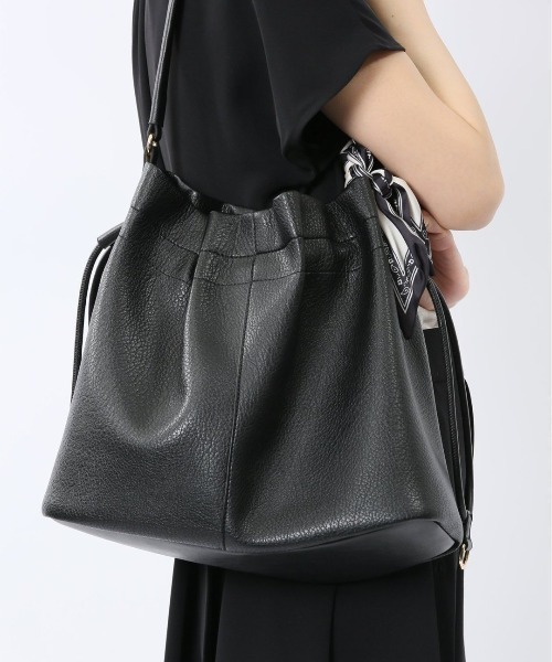 m.f.editorial(エムエフエディトリアル)の「【天巾着マグネット付き】スカーフ付き ワンショルダーバッグ(ショルダーバッグ・レディース・ベージュ/ブラック・FREE)」の2枚目の写真