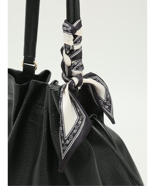 m.f.editorial(エムエフエディトリアル)の「【天巾着マグネット付き】スカーフ付き ワンショルダーバッグ(ショルダーバッグ・レディース・ベージュ/ブラック・FREE)」の13枚目の写真