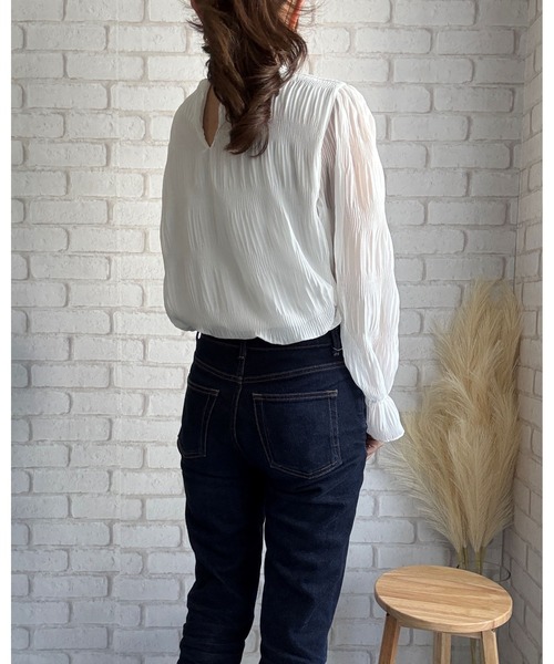 Amulet(アミュレット)の「大人の装い◎きちんと感もプラスして。ラウンドネックシアーシフォンブラウス(シャツ/ブラウス・レディース・アイボリー/ブラック/ホワイト・L/M)」の5枚目の写真