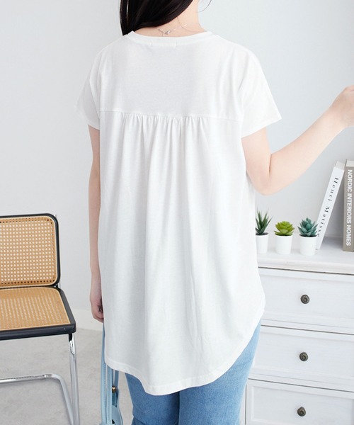 marie claire sport(マリクレール スポーツ)の「【マリクレール・スポーツ】ギャザーTシャツ(Tシャツ/カットソー・レディース・ホワイト/チャコール・3L/LL/L/M)」の4枚目の写真