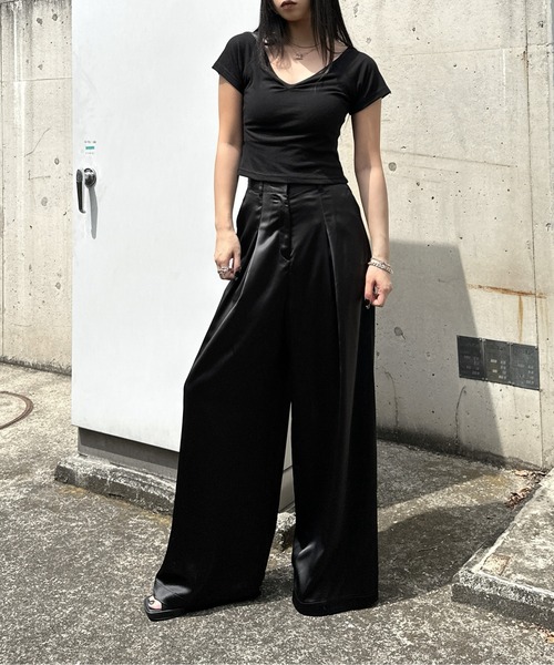 LVEU.(ラブユ.)の「【LVEU.】フロントギャザーリブトップス / トップス カットソー リブ ドレープ 半袖 クロップド ショート ブラック ホワイト ZOZOTOWN限定(Tシャツ/カットソー・レディース・ホワイト/ブラック・FREE)」の4枚目の写真