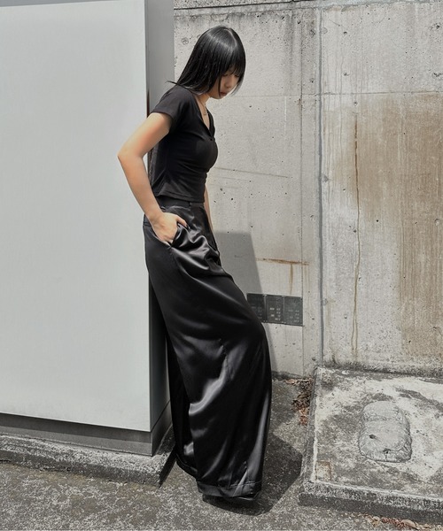 LVEU.(ラブユ.)の「【LVEU.】フロントギャザーリブトップス / トップス カットソー リブ ドレープ 半袖 クロップド ショート ブラック ホワイト ZOZOTOWN限定(Tシャツ/カットソー・レディース・ホワイト/ブラック・FREE)」の6枚目の写真